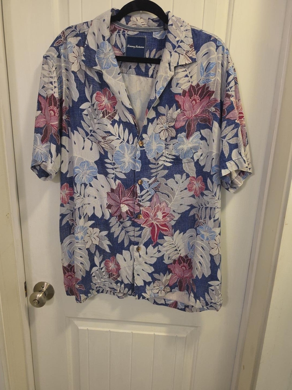 Tommy Bahama 100% Silk Floral Hawaiian Shirt Men’s XL
